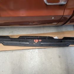 Upper Grille Panel – 1977–1980 Chevy/GMC Trucks (Used – 1 Year)