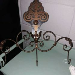 Gorgeous Antique Decor With Hooks