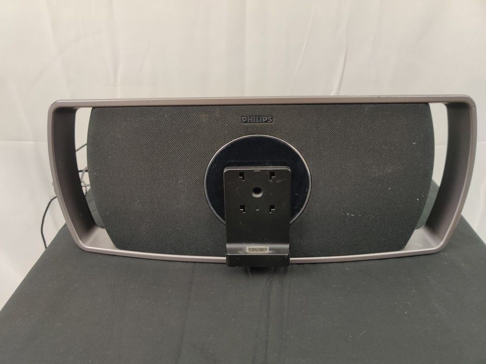 Philips SBD8100/37 Portable Speaker Dock
With 30 GB Ipod (Tested And Working)