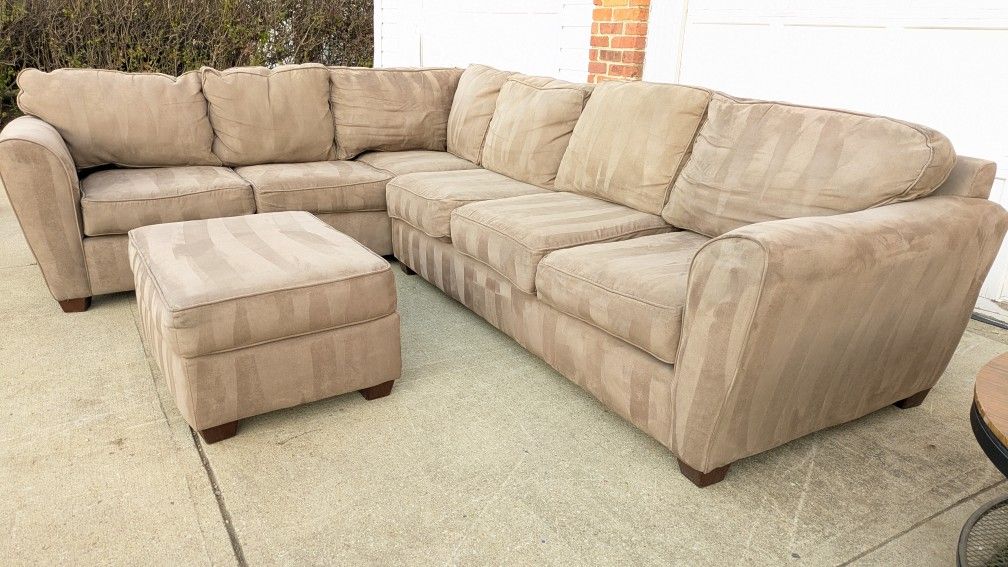 β Bauhaus Sectional With Ottoman Free Delivery