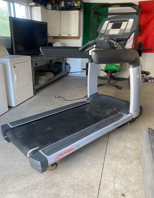 Life Fitness 95T Treadmill Exercise Fitness Gym Equipment 
