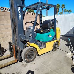 Komatzu 5000 pound forklift