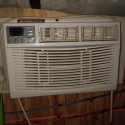 Magnavox  8000 Btu Window Unit OBO