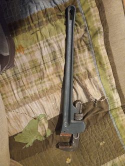 Heavy DUTY 24" Pipe Wrench