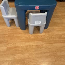 Step2 Table And 2 Chairs 