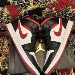 AIR JORDAN 1 MID SZ 9.5