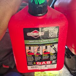 Briggs & Stratton 2-Gallon Smart-Fill Gas Can