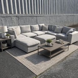 Delivery Available - Thomasville Grey Large 6-Piece Sectional with 2 Ottomans - Freshly Cleaned