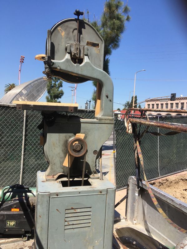 14”Delta band saw in really good working condition for Sale in Los