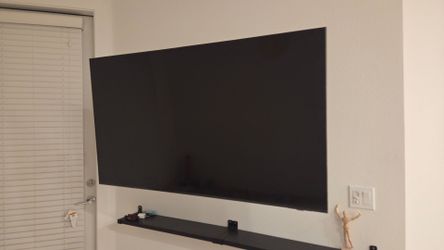 Like New: Samsung 55" 4K Crystal UHD Smart TV (UN55DU7200)