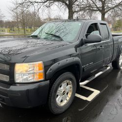 2009 Chevy Silverado 1500 LT 4X4 Z71 https://offerup.com/redirect/?o=RXh0LkNhYg==