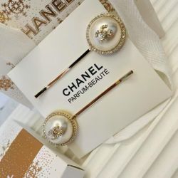 GWP (Gift With Purchase) Chanel Beaute Two Pcs Pearl Hair Clip