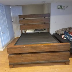 Santa Cruz Queen Bed
