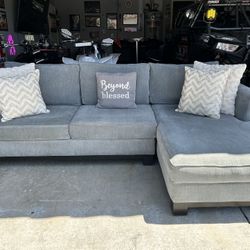 amazing condition gray sectional couch !! 