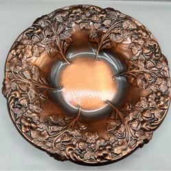 BEAUTIFUL COPPER CRAFT VINTAGE GUILD HIGH RELIEF FLORAL REPOUSSE SERVING BOWL