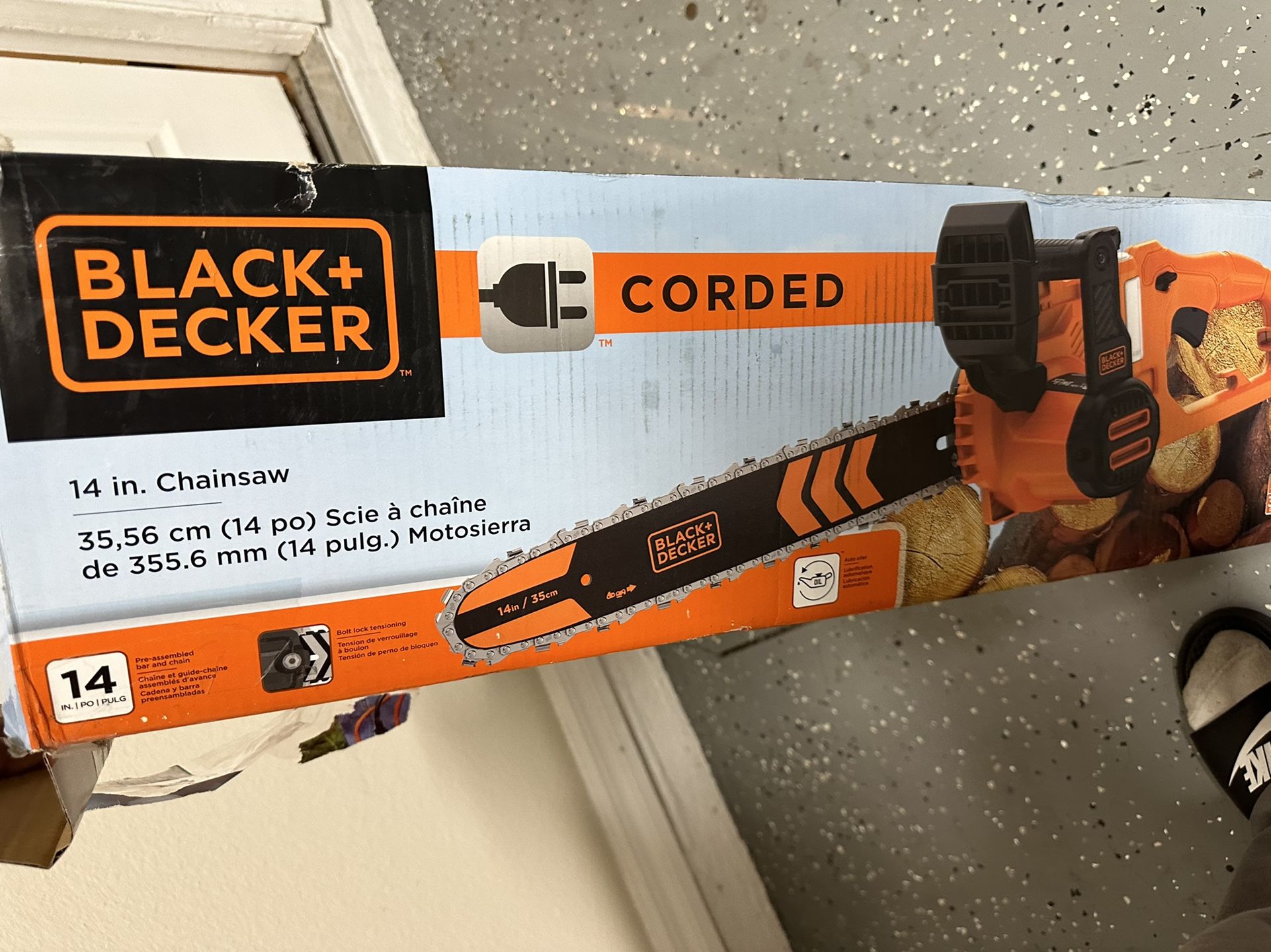 Black + Decker 14” inch corded Chainsaw 