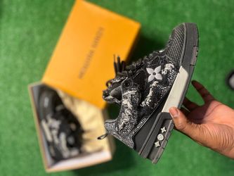 Trainers size 9.5/42.5