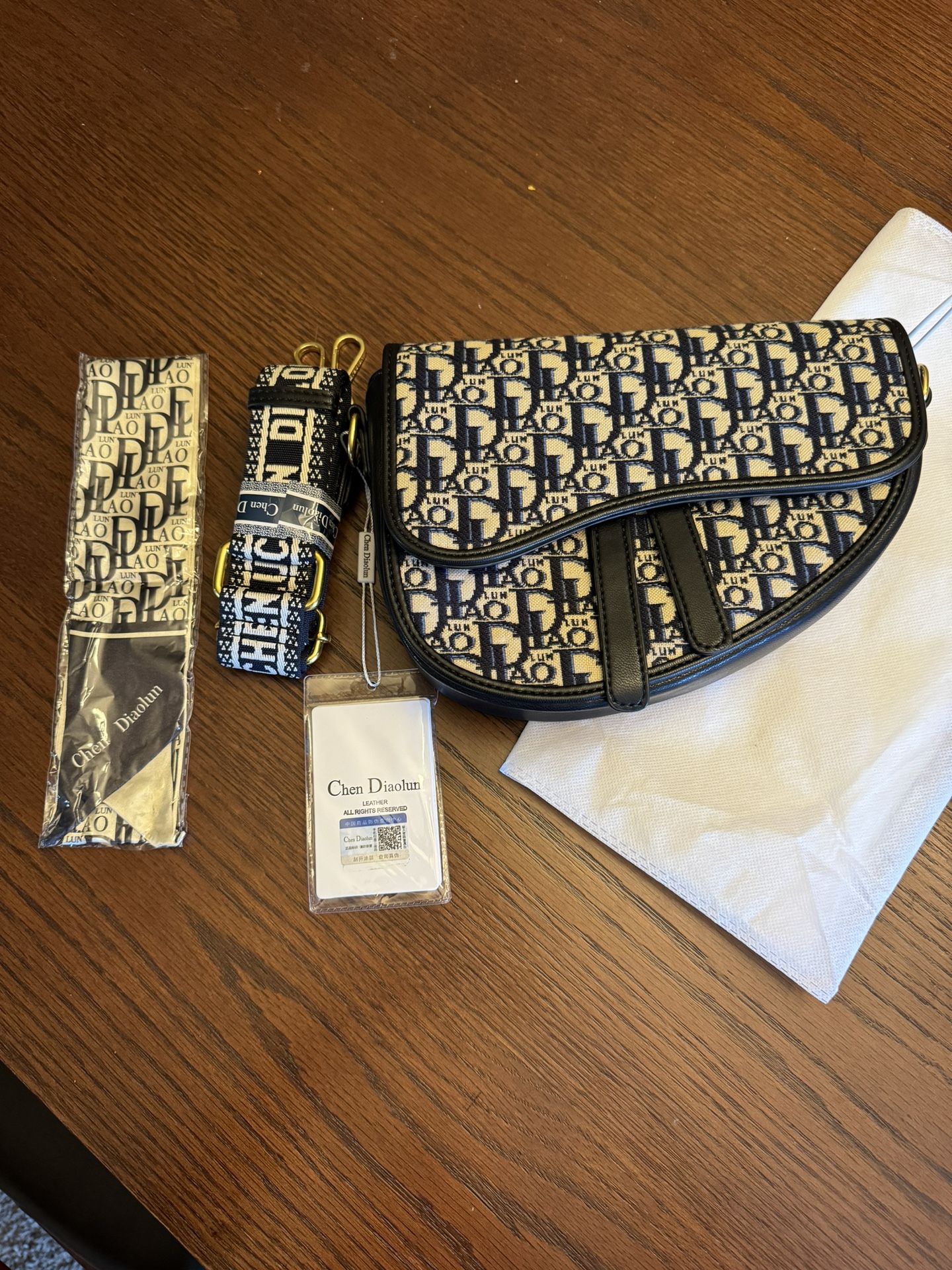 D Saddle Purse