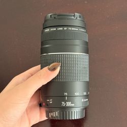 LIKE NEW Canon EF 75-300mm f/4-5.6 III