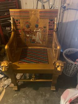 King tut chair   Comes with a free lamp