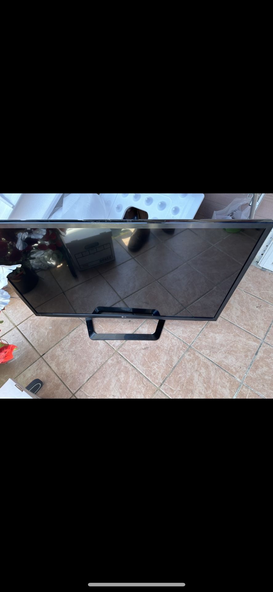 LG 47 inch TV