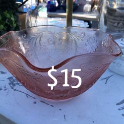 PINK BOWL CANDY DISH CHECK OUT MY PROFILE FOR MORE GREAT ITEMS