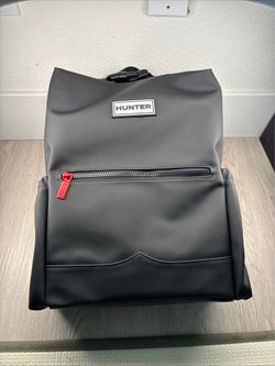 HUNTER Top Clip Backpack Smooth Black with Red Zipper