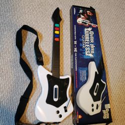 Guitar Hero Wireless SP2  Red Octane White Guitar Controller 95025 No Dongle