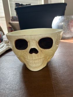 Halloween skull candy bucket