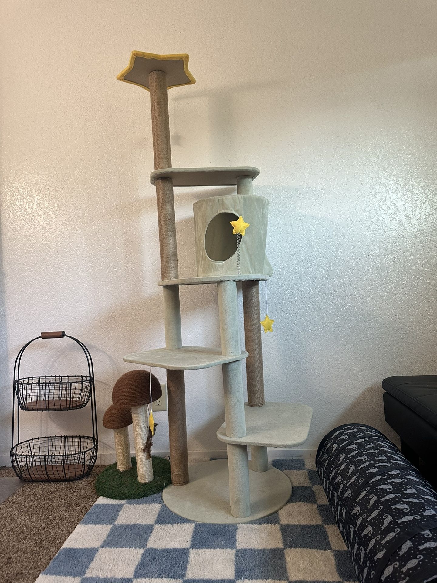 Cat Tree- Star Shaped Pastel Green And Yellow