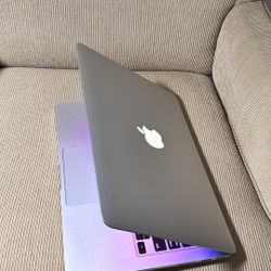 Apple MacBook Air 13” I5/8GB/256GB SSD $220