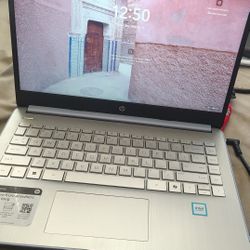 HP
HP - 14" Laptop - Intel Processor N150 2025 - 4GB Memory - 128GB UFS - Sky Blue