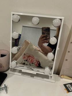 Vanity light up mirror