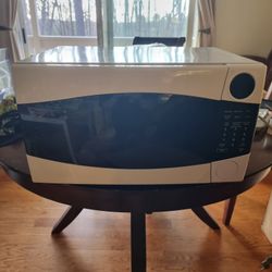 GE Microwave 1.3 Cu. Ft.