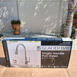 GLACIER BAY Single Handle Pull Down KITCHEN FAUCET 
