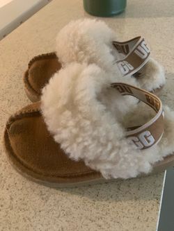 Make a offer Size 6 UGG Fluff Yeah Slide Slippers