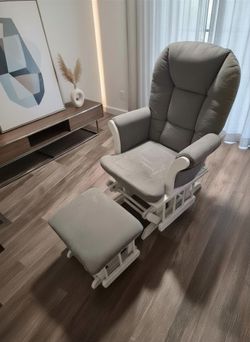 Storkcraft Tuscany Glider and Ottoman