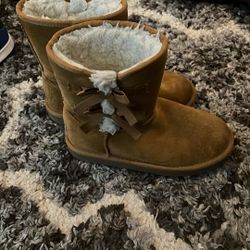 Koolaburra Uggs Girls Size 3