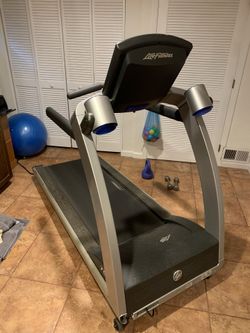 LifeFitness Treadmill Commercial 