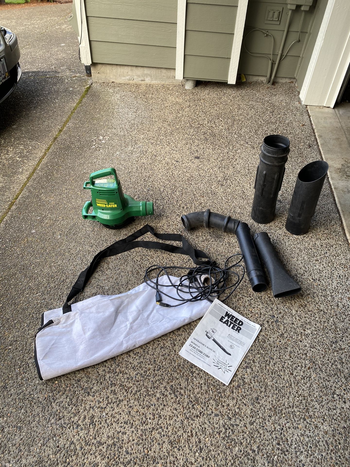 Weed eater 2560 Leaf Blower With Vacuum Attachments