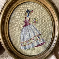 CUADROS ANTIGUOS DE MADERA CON MUJER DE EPOCA TEJIDA