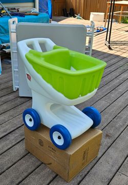 LIKE NEW Step 2 Toddler Shopping Cart.