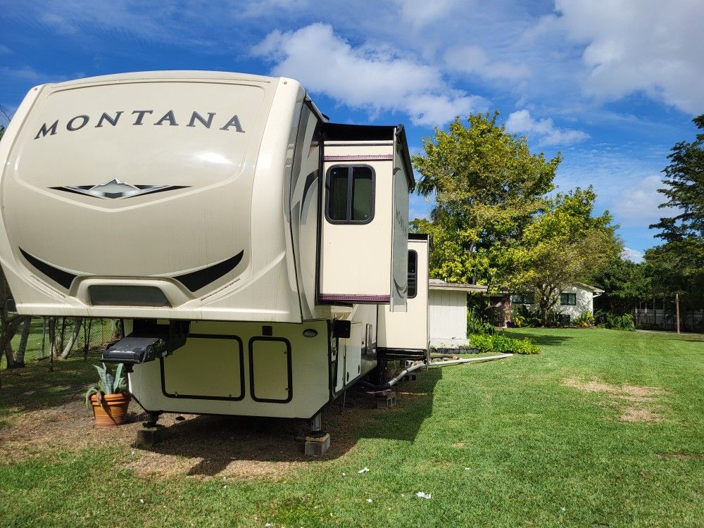 2018 Keystone 3701LK