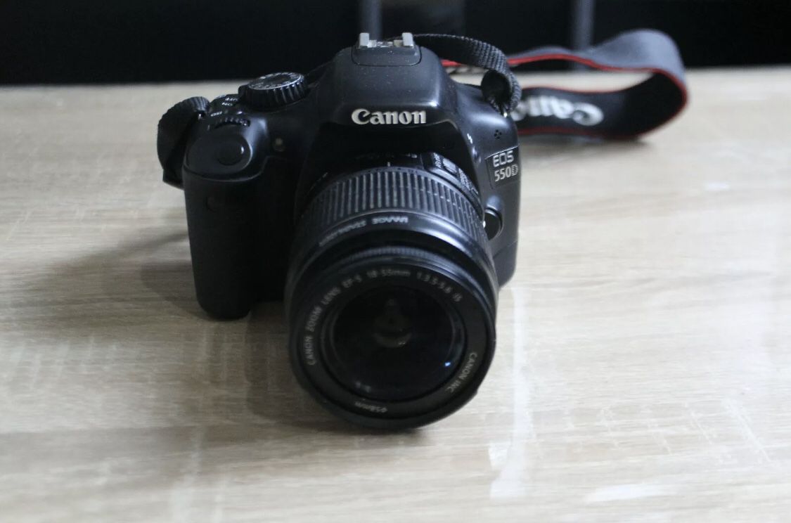 Canon EOS 550D / EOS Rebel T2i 18.0MP Digital Camera - Black