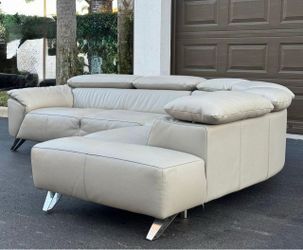 Sectional Couch/Sofa - LIKE NEW - Top Grain Leather - Delivery Available 🚛