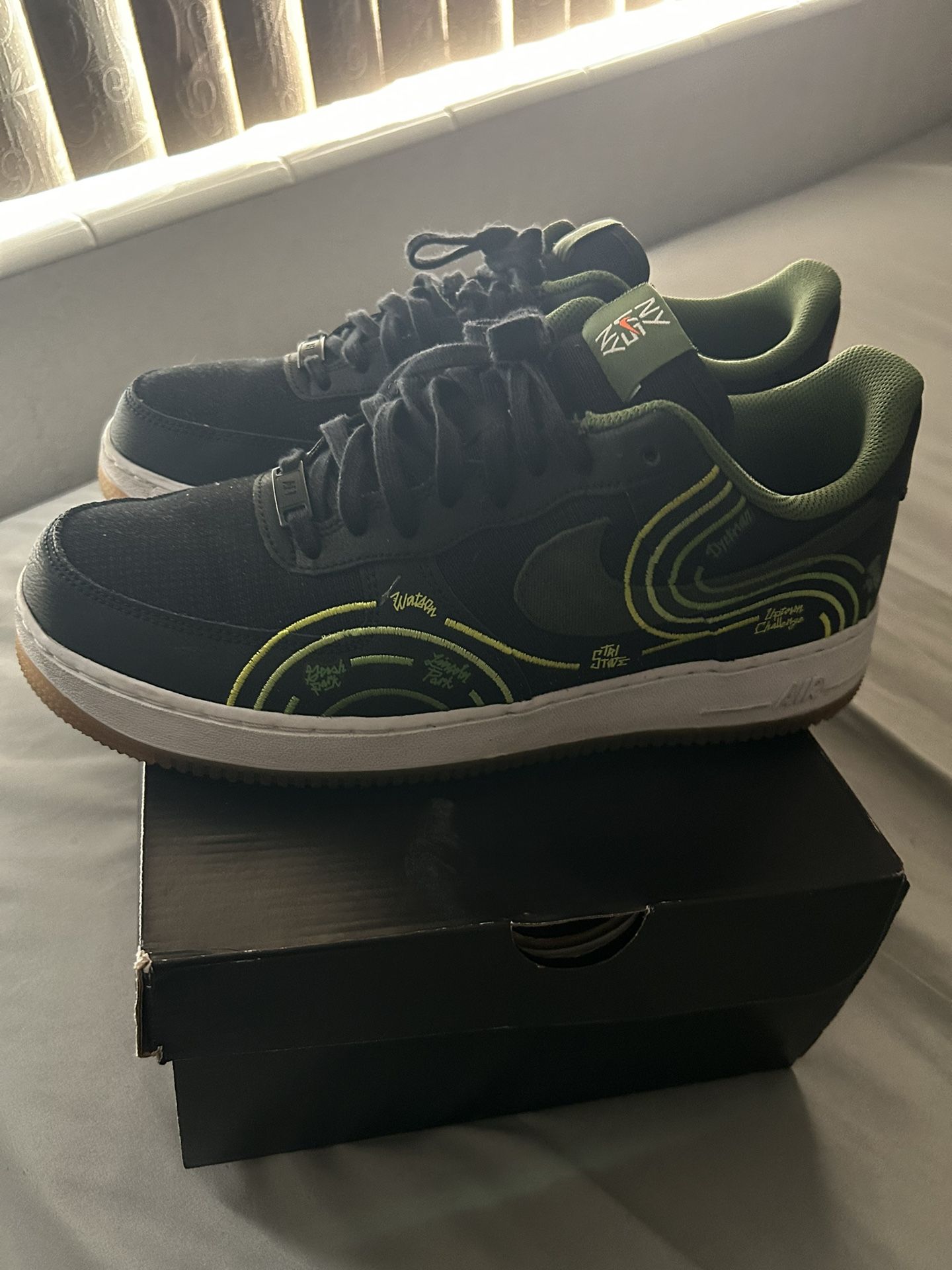 Size 10/5 Black And Green Forces