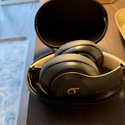 Beats Studio3 Wireless Noise Cancelling Headphones + Case + Cables