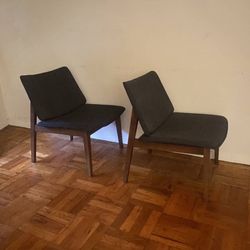 Modern Gray And Wood Accent And Chairs! Excellent Condition!