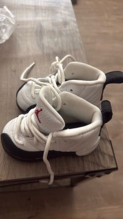 Air Jordan 12 Toddler Sneakers White Black