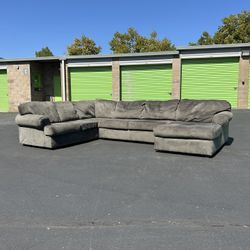 Beautiful Grey Microfiber Sectional (Delivery Available)